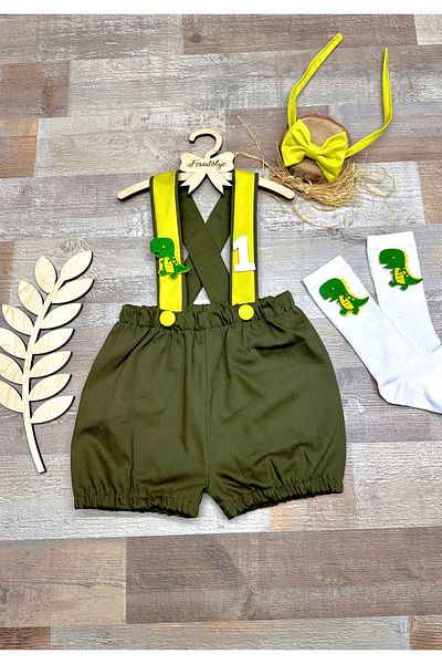 Feriatolye Dinosaur concept khaki light green baby boy birthday concept