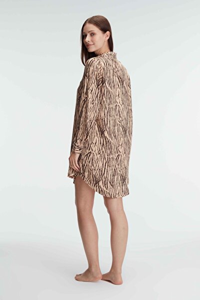 Anıl 5820 Дамска лятна плетена мини нощница от вискоза с леопардов шарка, домашен ръкав и V-образно деколте, нормална талия