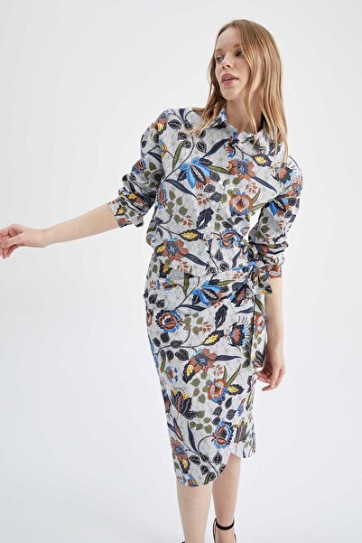 DeFacto Fitted V Yaka Desenli Uzun Kollu Poplin %100 Pamuk Bluz X5611az22sm