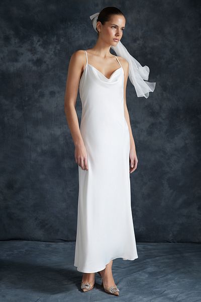Trendyol Collection Білі атласні вечірні сукні Dugun та Nikah Часті аксесуари Сукня TPRSS24EL00002