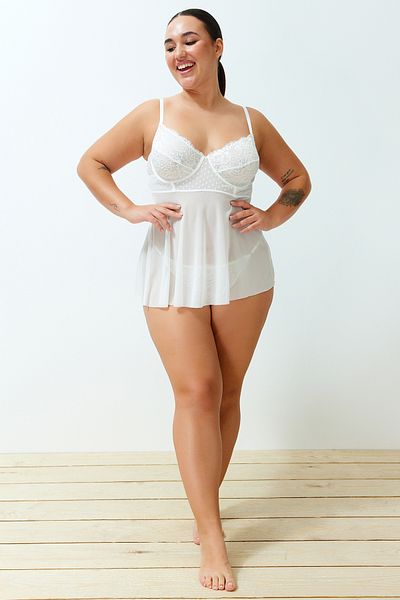 Trendyol Curve Λευκό ψηλόμεσο κάτω σύρμα Babydoll &amp; στρινγκ σετ TBBSS24DH00001