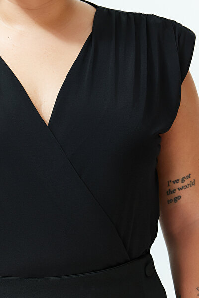 Trendyol Curve Czarna wyściełana dzianinowa bluzka z podwójnymi piersiami i elastycznym zatrzaskiem TBBSS24AF00064