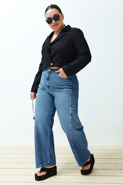 Trendyol Curve Hellblaue Jeans mit weitem Schnitt TBBSS24CJ00014