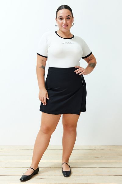 Trendyol Curve Čierna detailná šortková sukňa na zips TBBSS24AP00026