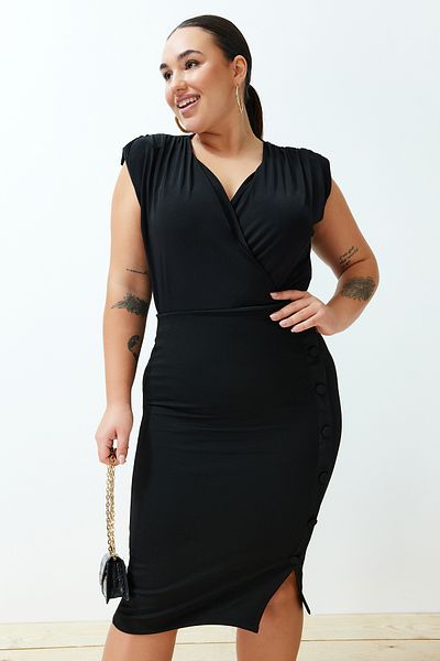 Trendyol Curve Schwarze, wattierte, zweireihige Strickbluse mit Druckknöpfen und Stretch-Kragen TBSSS24AF00064