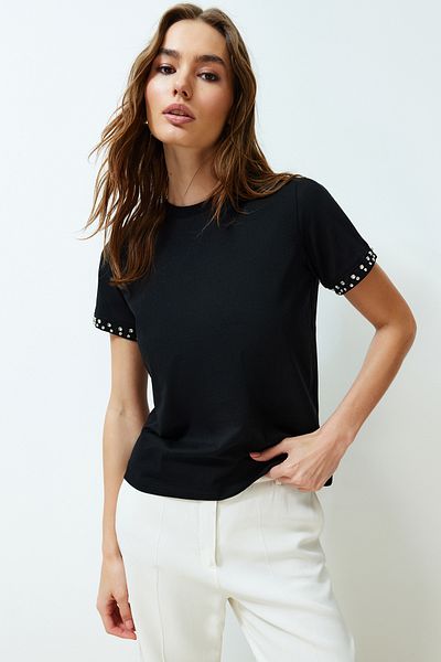 Trendyol Collection Pletené tričko z černého kamene s podrobným pravidelným vzorem TWOSS24TS00070