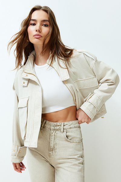 Trendyol Collection Übergroße, dünne Leinenjacke – Ecru, Taschendetail, TWOSS24MO00063