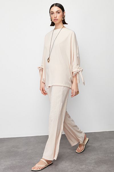 Trendyol Modest Bézs denevér ujjú, szövött aerobin tunika-nadrág szett TCTSS23US00043
