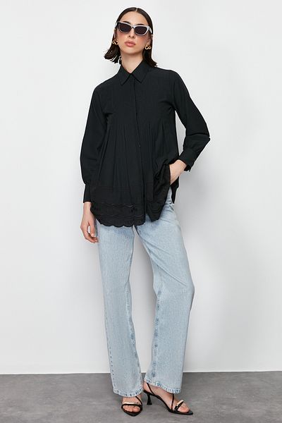 Trendyol Modest Černá bavlněná tkaná košile s podrobnou výšivkou TCTSS24TG00017