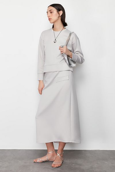 Trendyol Modest طقم تنورة منسوجة باللون الرمادي من قماش سكوبا - TCTSS24US00039