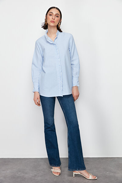 Trendyol Collection Modrá pruhovaná tkaná košile s volánovým detailem na légačce a límci TWOSS24GO00083