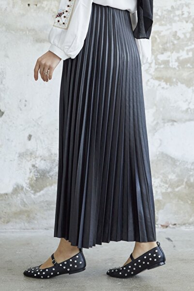 InStyle Tight Pleated Skirt - Black