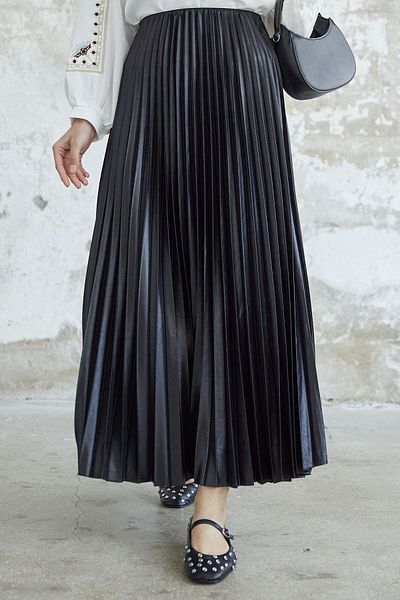 InStyle Tight Pleated Skirt - Black