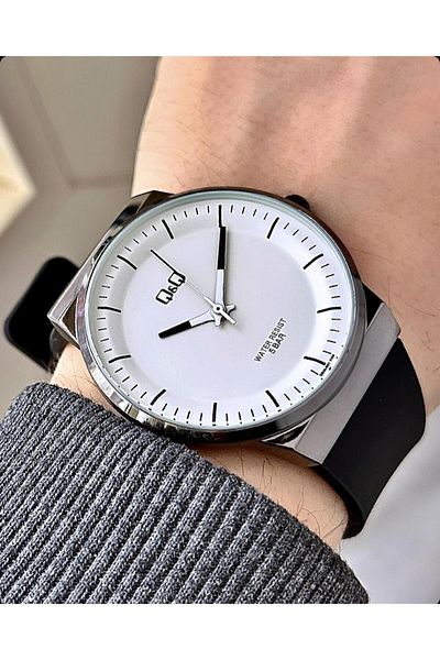 Q&Q  Men's Plastic Cord Wrist Watch
