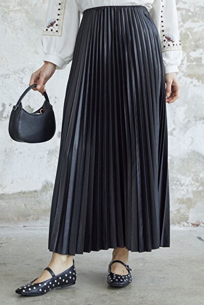 InStyle Tight Pleated Skirt - Black