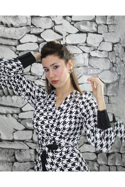 1Moda1Tarz Γυναικείο φόρεμα με γεωμετρικό σχέδιο με λαιμόκοψη V με ζώνη από ύφασμα κατάδυσης
