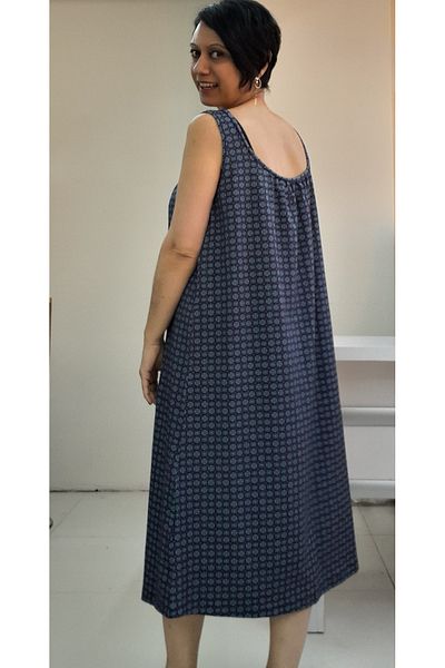 Mertcan Butik Μπλε ναυτικό φλοράλ φόρεμα με στριφτό μπροστινό και πίσω μέρος