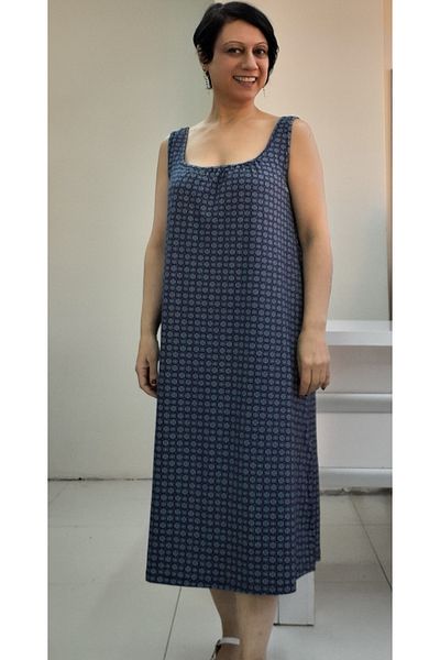 Mertcan Butik Μπλε ναυτικό φλοράλ φόρεμα με στριφτό μπροστινό και πίσω μέρος