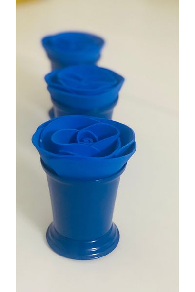 Elzem BLUE COLOR 3-PIECE ROSE BUCKET INCLUDES ROSES