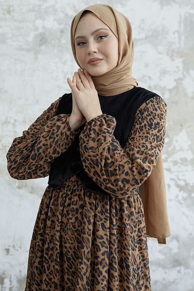 InStyle Zamatové šifónové šaty so vzorom 2313 - hnedé