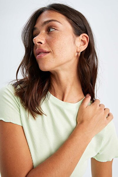 DeFacto Slim Fit Dar Kesim Bisiklet Yaka Basic Düz Kısa Kollu Tişört K7064az22sm