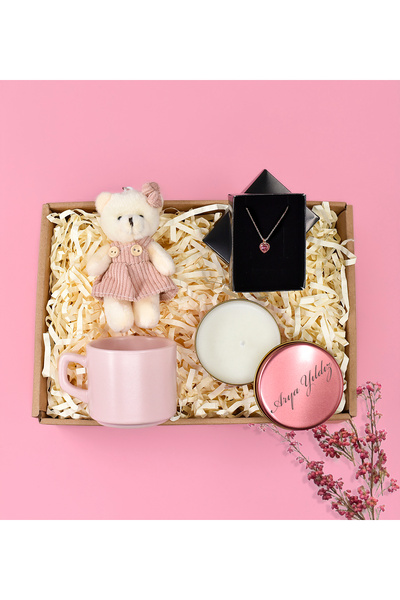 Bonitagift Pembe Metal Kutulu Mum& Pembe Renkli Kalp Kolye& Pembe Renkli Kupa...