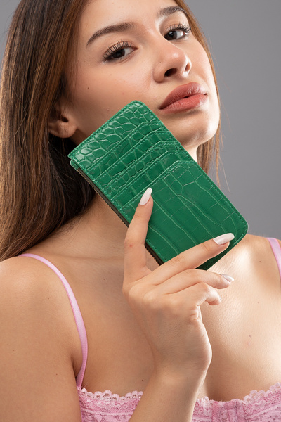 The Noir Leather Miami Zippered Women's Green Card Holder Wallet