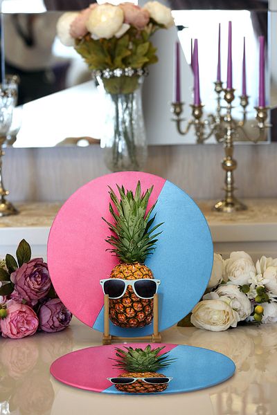 Realhomes Farfurie rotundă modernă cu model de ananas, albastru și roz, 2 bucăți și pat de loc