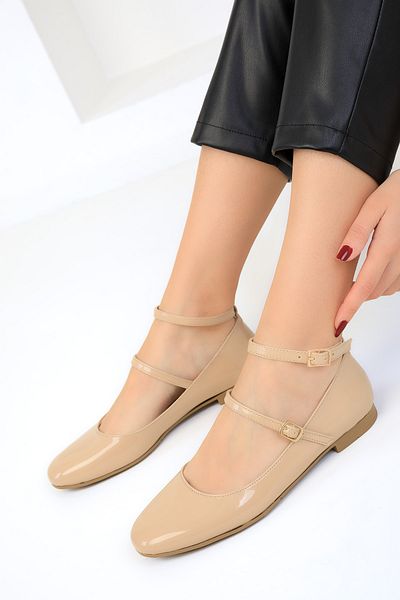 SOHO Hellbraune Ballerinas aus Lackleder für Damen 18939