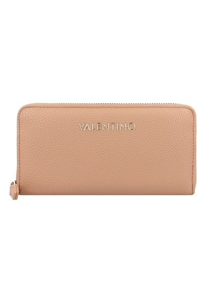 Valentino Brixton a cheltuit bani de 19 cm