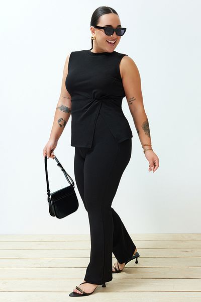 Trendyol Curve Gestricktes saisonales Unter-Oberteil-Set - Schwarz mit Schlitzdetails TBBSS24CP00001