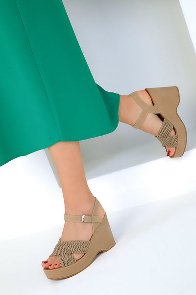 SOHO Nerzfarbene Wildlederschuhe mit Keilabsatz für Damen 15938