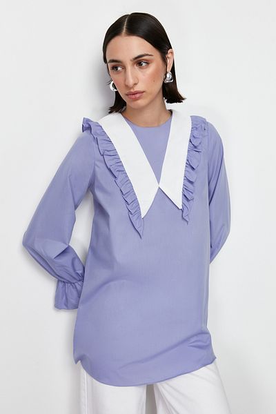 Trendyol Modest Fliederfarbenes, gewebtes Baumwollhemd mit Babykragen und Rüschen TCTSS24TG00008