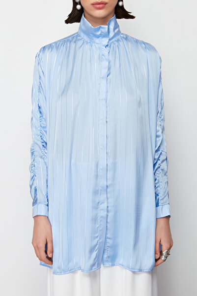 Trendyol Modest Modrá třpytivá proužkovaná tkaná košile TCTSS24TG00057