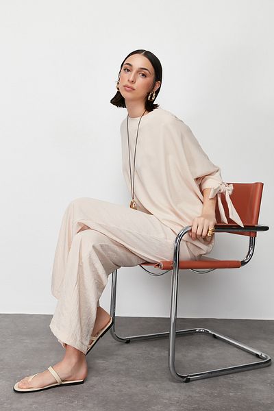 Trendyol Modest Bézs denevér ujjú, szövött aerobin tunika-nadrág szett TCTSS23US00043
