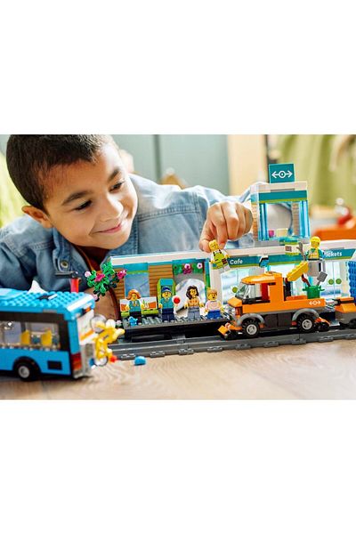 LEGO 60335 City Train Station (907 Pieces)