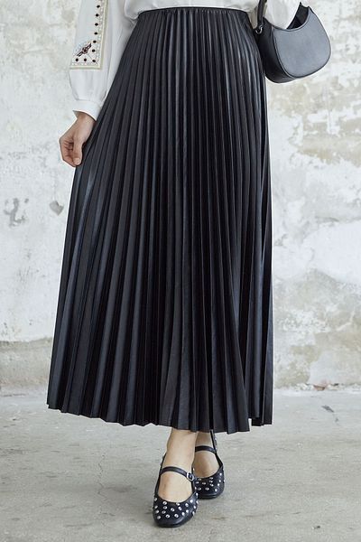 InStyle Tight Pleated Skirt - Black