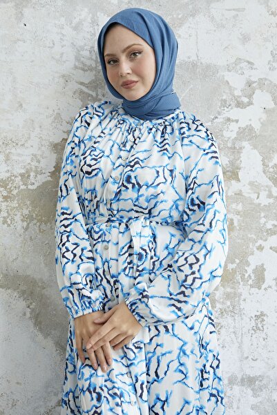 InStyle Атласна сукня з воланом та спідницею з візерунком синя