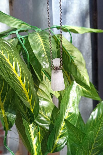 TAUS STONE Crystal Quartz Stone Perfumed Pendant (With Chain Gift)