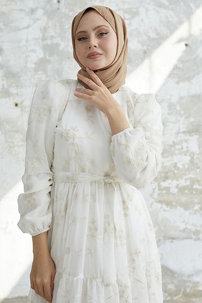 InStyle Rochie din șifon cu volane brodate - albă