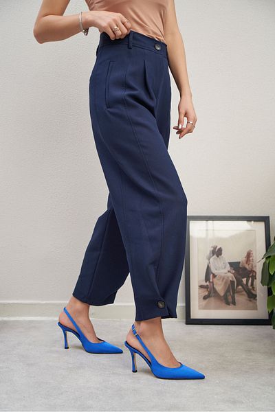 NİŞANTAŞI SHOES Mendy Saks kék szatén öv részletes hegyes orrú női sarkú cipő