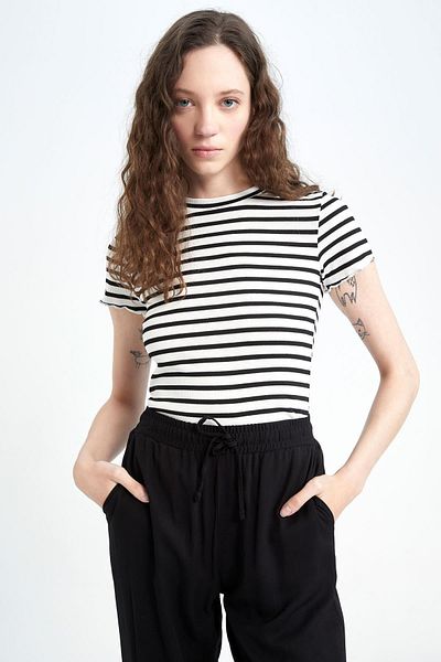 DeFacto Fitted Crew Neck Striped Short Sleeve T-Shirt K1965az23sm