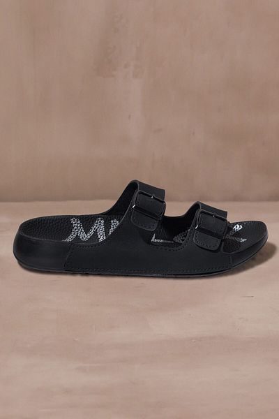ShoesBag Εξαιρετικά άνετες καθημερινές μαύρες παντόφλες με μαλακή σόλα με διπλή πόρπη