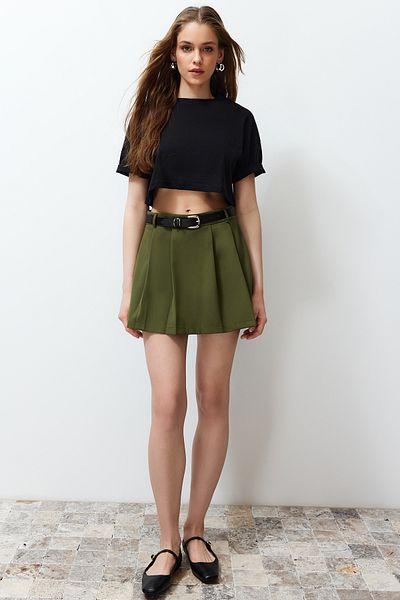 Trendyol Collection Mini Khaki gewebte Shorts - mit Gürtel, TWOSS24SR00050