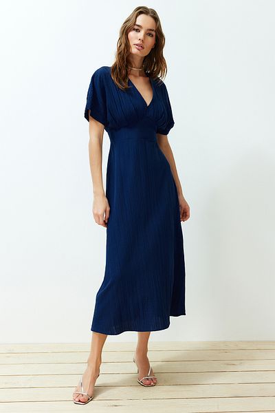 Trendyol Collection Námořnická modrá A-line Corsage Detailní Maxi tkané šaty s výstřihem do V TWOSS24EL00620