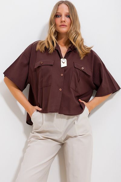 Trend Alaçatı Stili Braunes Leinenhemd mit halblangen Ärmeln und zwei Taschen für Damen ALC-X9991