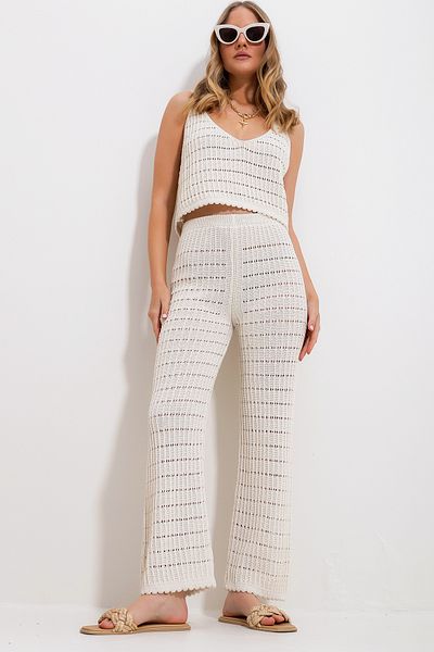 Trend Alaçatı Stili Women's Cream V-Neck Hole Openwork Blouse and Knitwear Pants Double Set Alc-X11723
