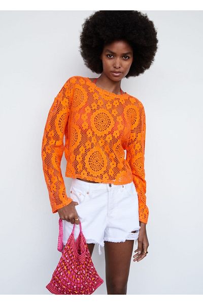 MANGO Woman T-Shirt mit Stickerei und Perforation
