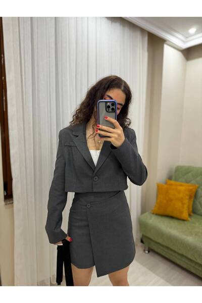 Sachistanbul طقم سترة قصيرة وتنورة غير متماثلة