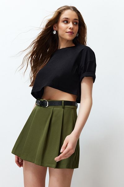 Trendyol Collection Mini Khaki gewebte Shorts - mit Gürtel, TWOSS24SR00050